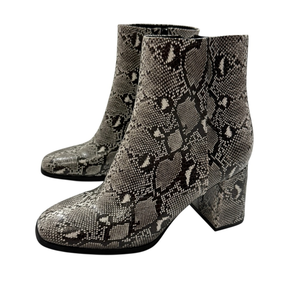NWOB Madden Girl Minglee Gray Faux Snakeskin Reptile Print Ankle Boots Size 7.5M
